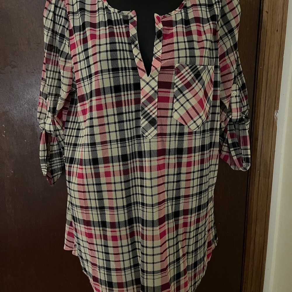 Eden & Olivia V Neck Blouse New Size Medium